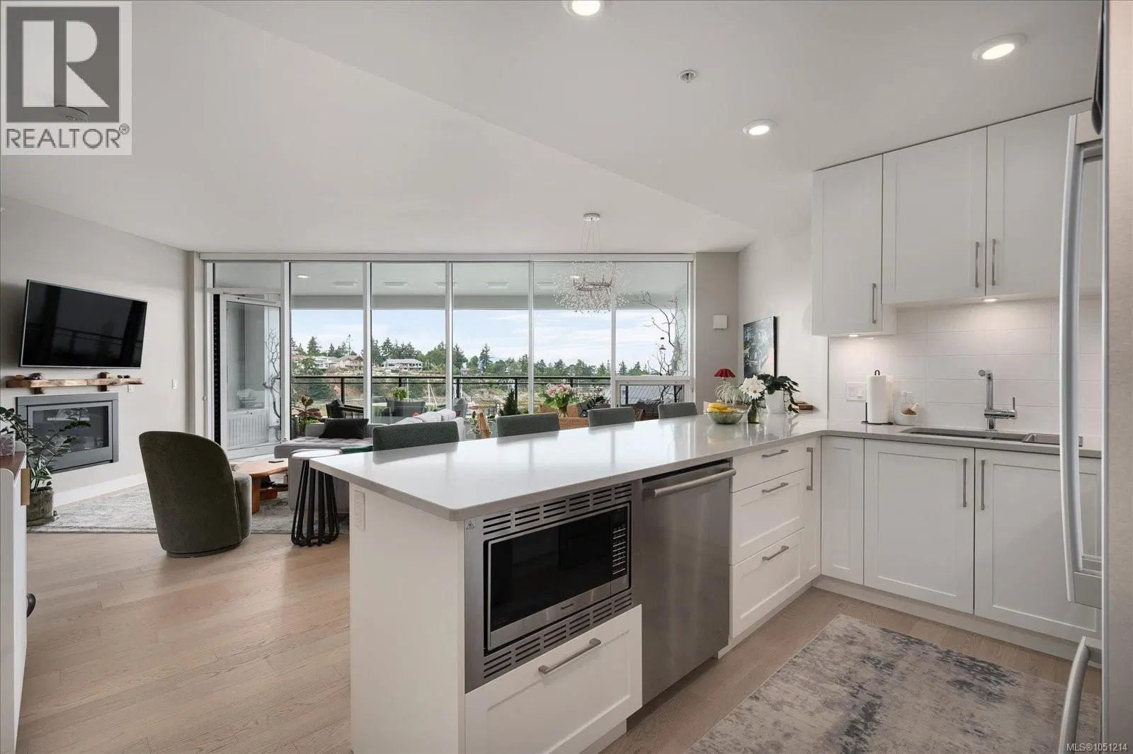 #301 – 3529 Dolphin Drive