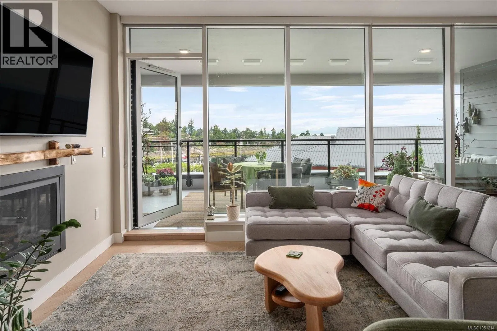 Photo 5 of 63 at #301 – 3529 Dolphin Drive