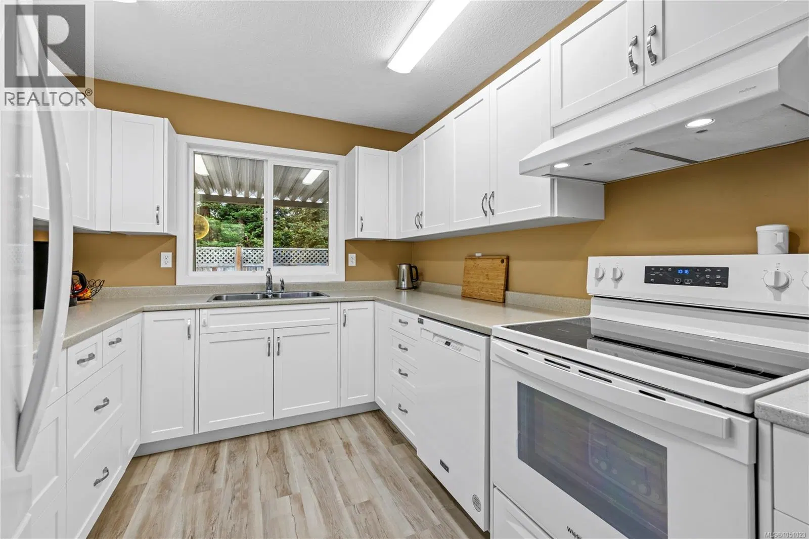 Photo 2 of 38 at 834 Redonda Place