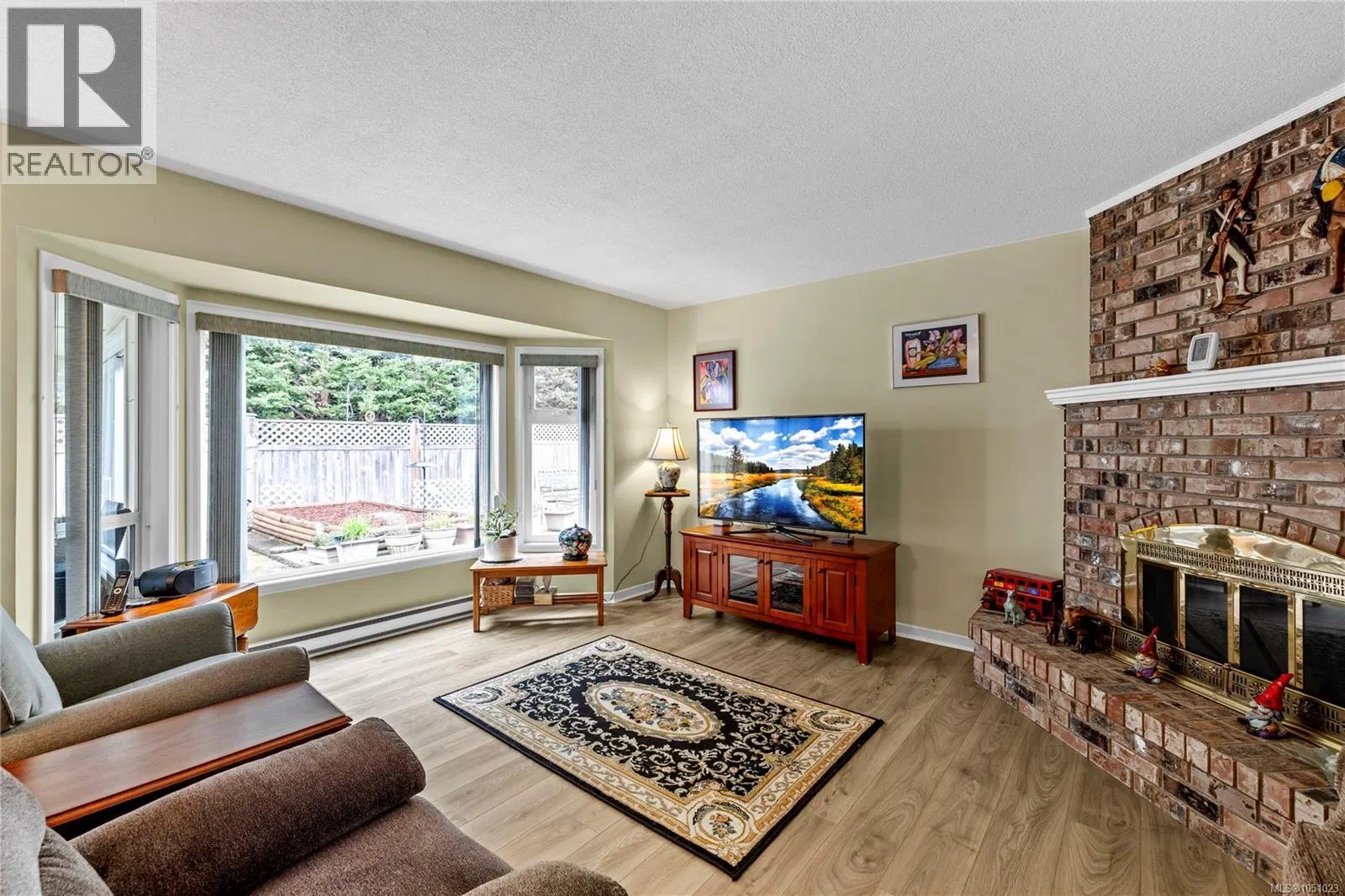 Photo 3 of 38 at 834 Redonda Place