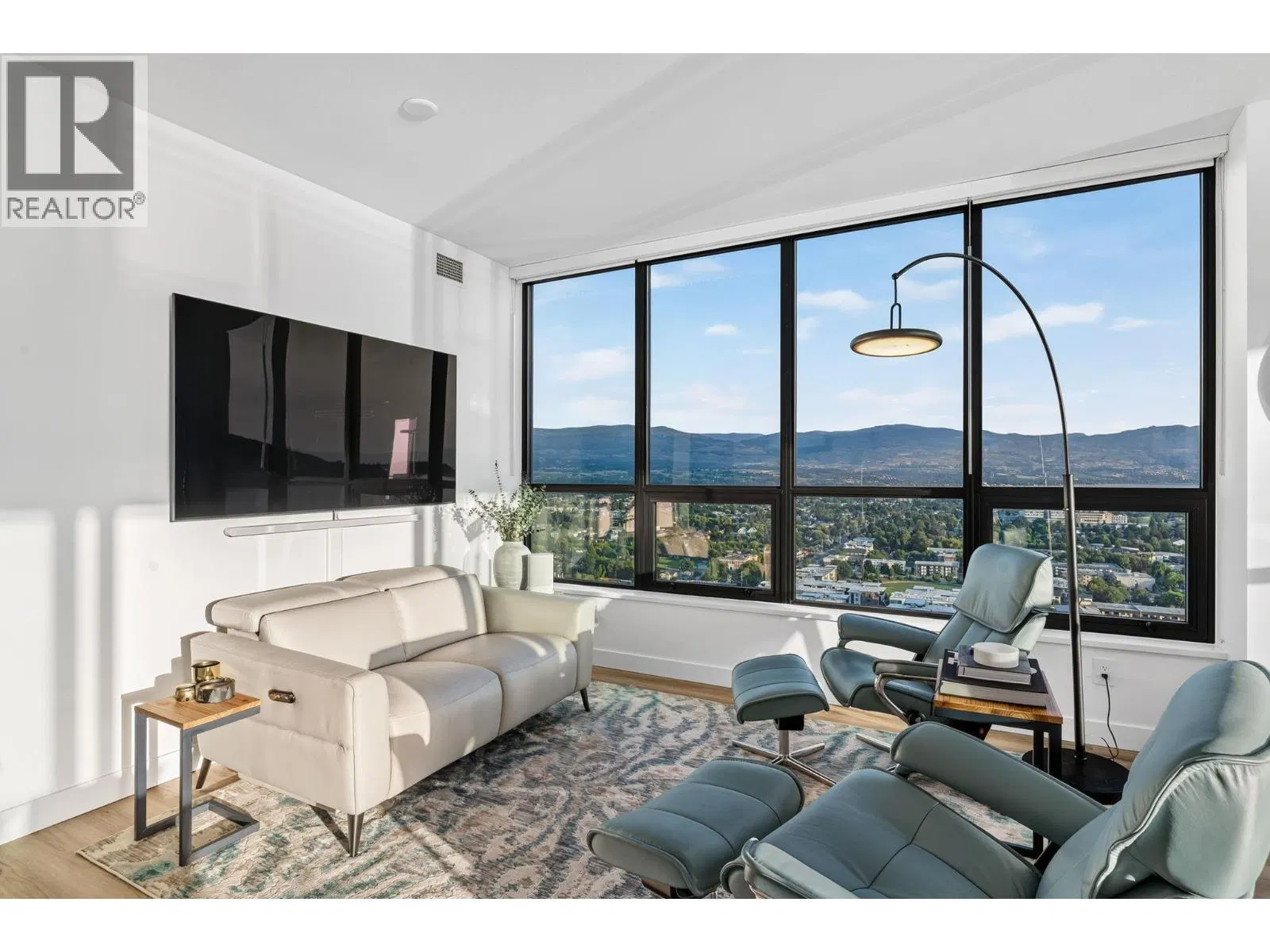 Photo 4 of 41 at #3202 – 1488 Bertram Street