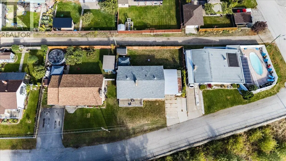 Photo 3 of 37 at 290 8TH Avenue