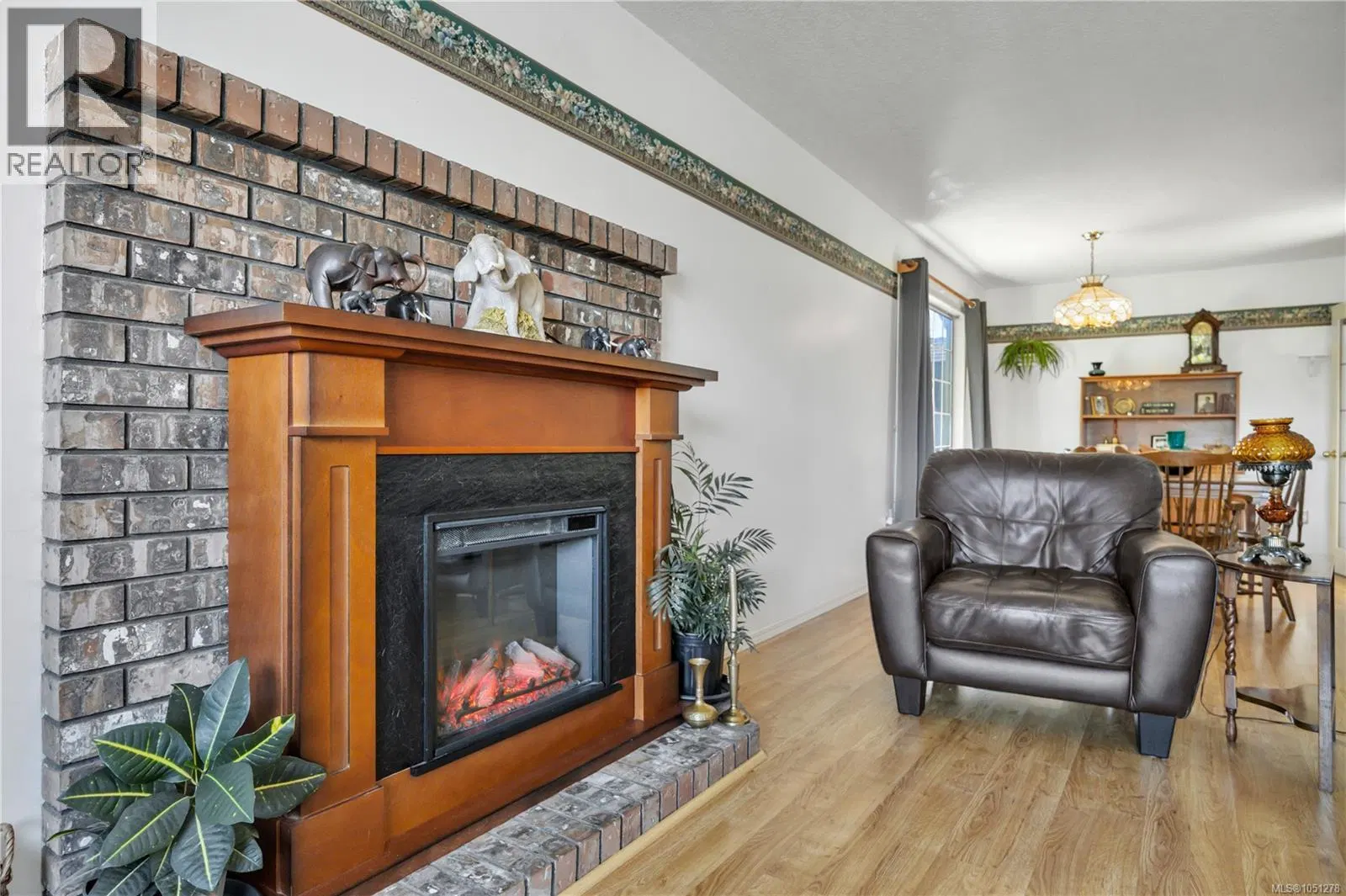 Photo 4 of 50 at 702 Forsyth Avenue