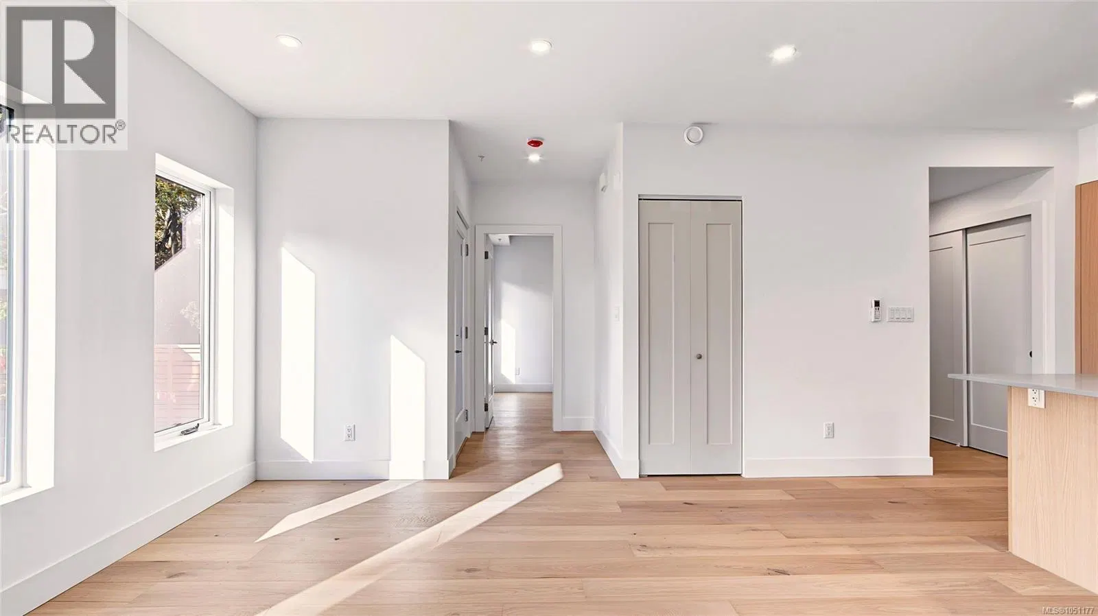 Photo 2 of 21 at #4 – 1721 Adanac Street