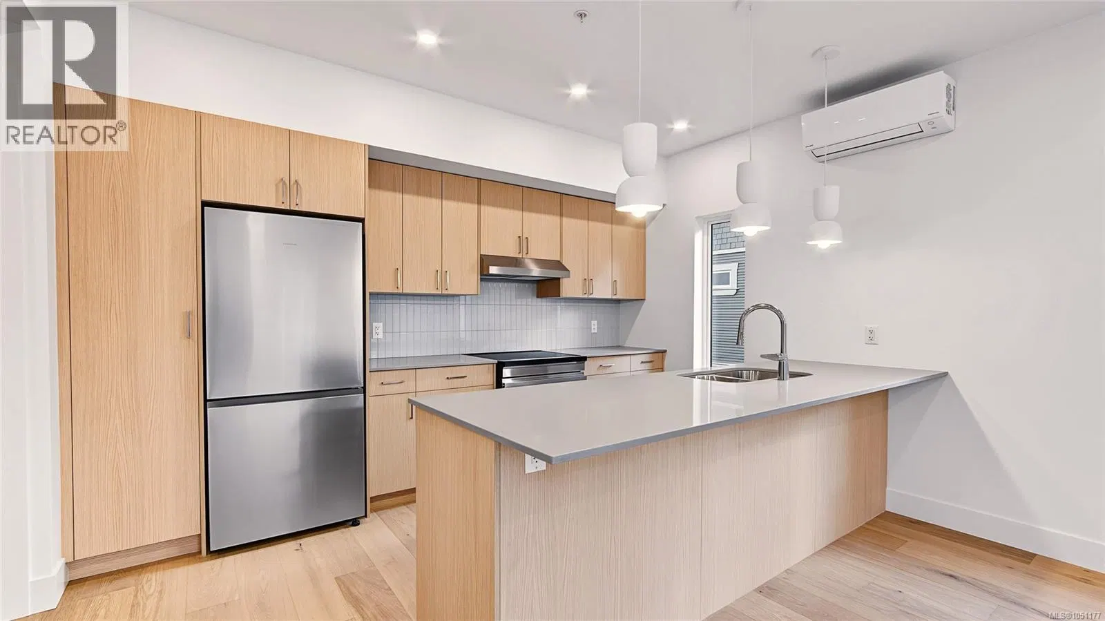 Photo 4 of 21 at #4 – 1721 Adanac Street