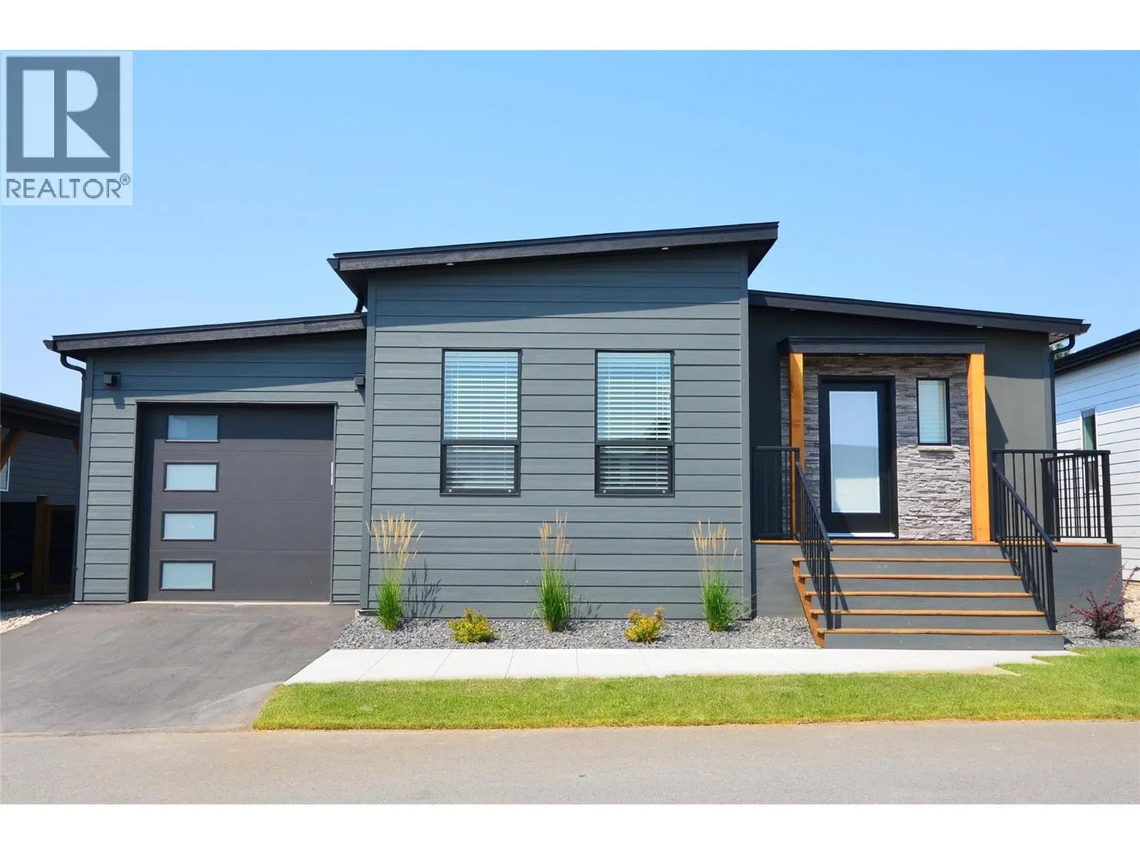Photo 4 of 13 at #203 – 12204 Westside Road