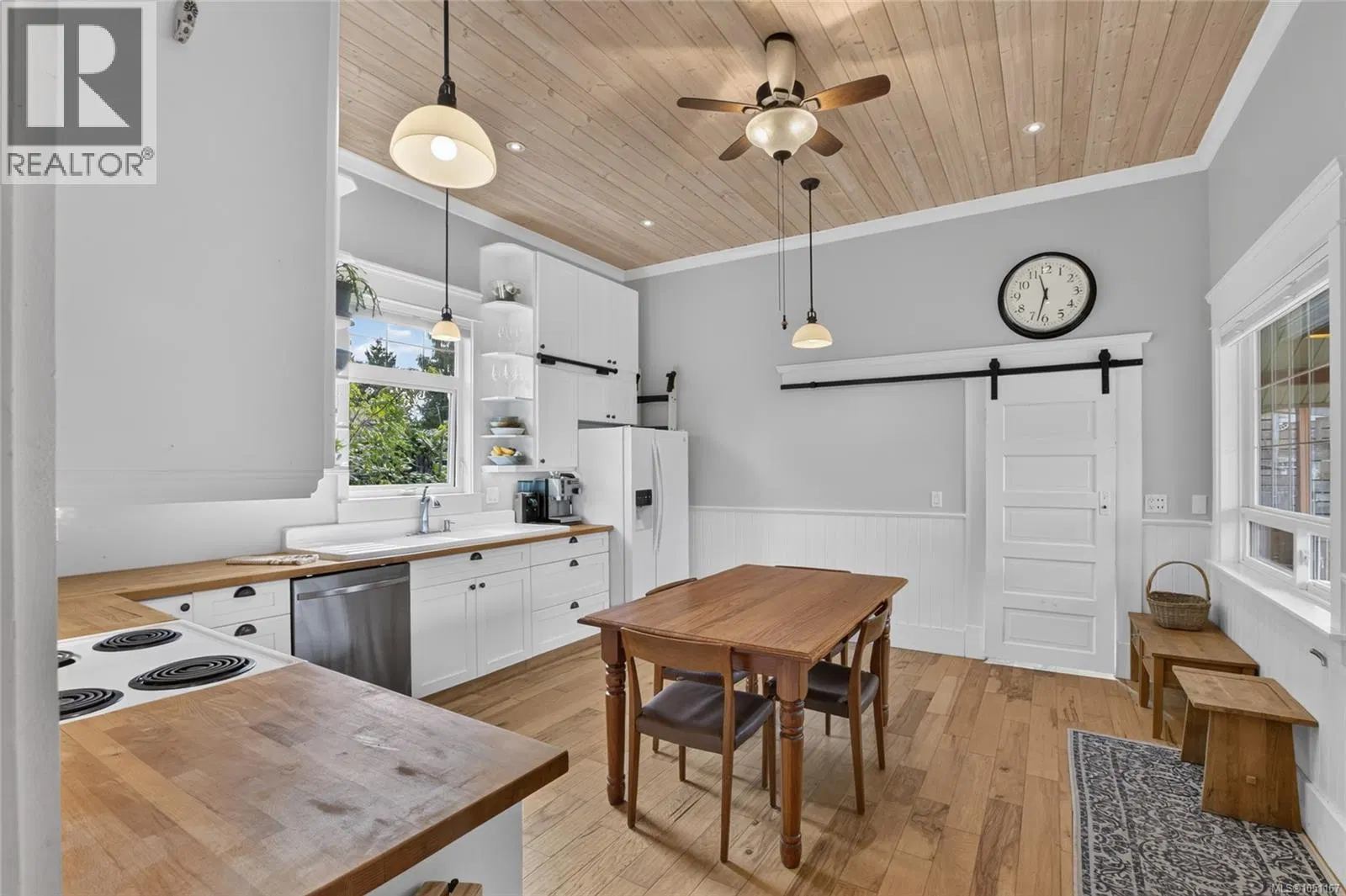 Photo 2 of 39 at 2737 Derwent Avenue