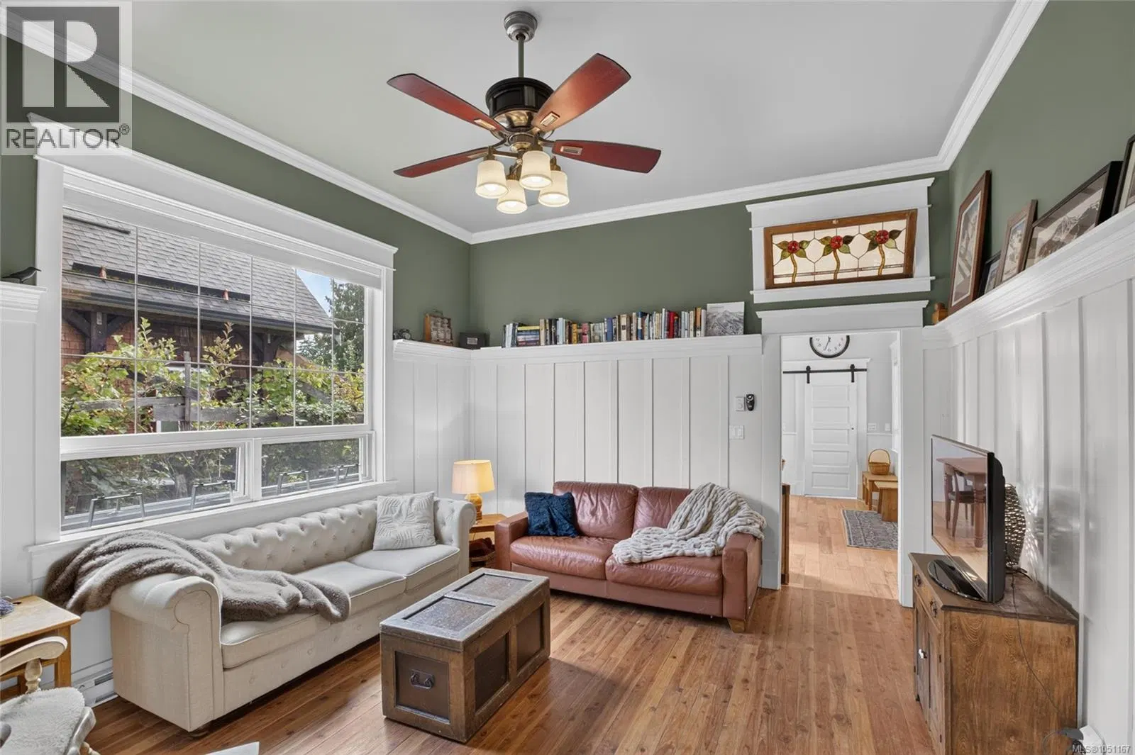 Photo 4 of 39 at 2737 Derwent Avenue