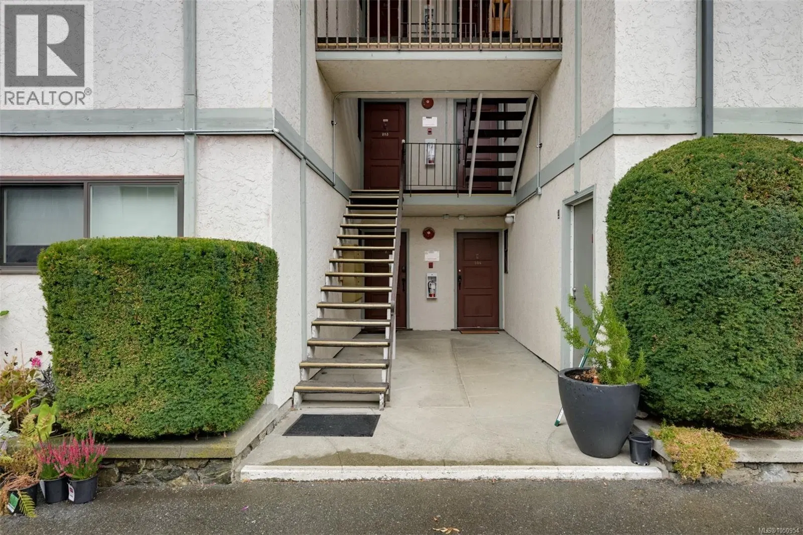 Photo 2 of 28 at #303 – 1625 Belmont Avenue