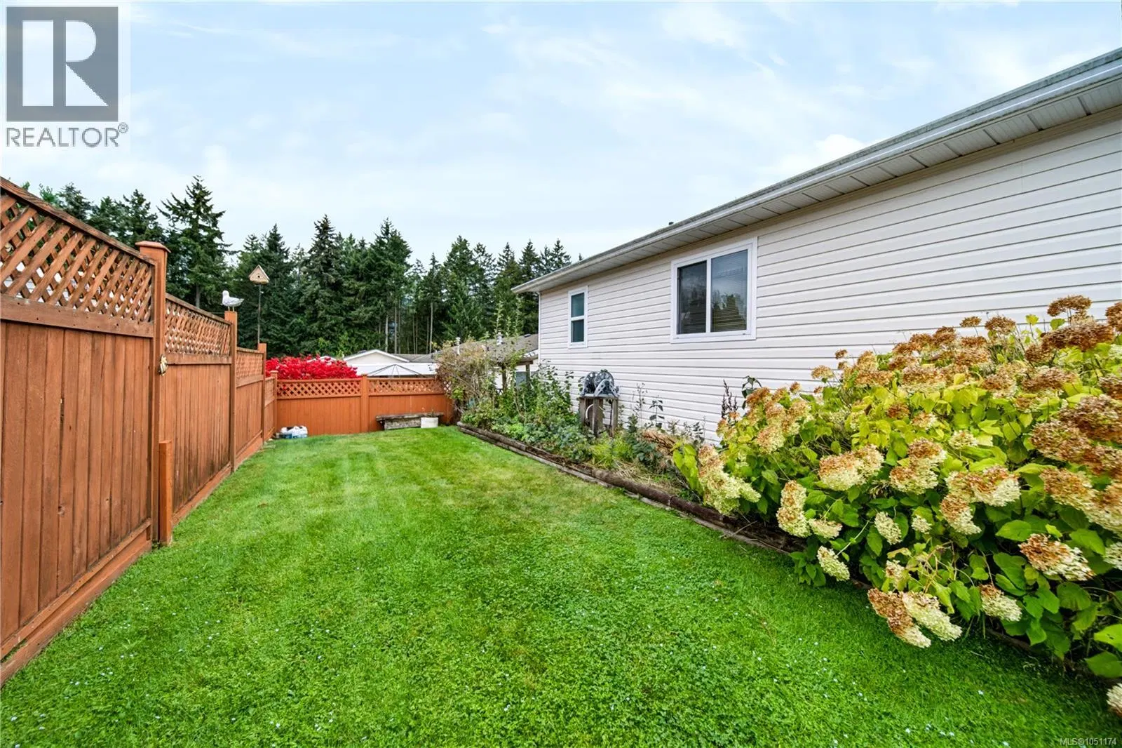 Photo 3 of 33 at 3931 Excalibur Street