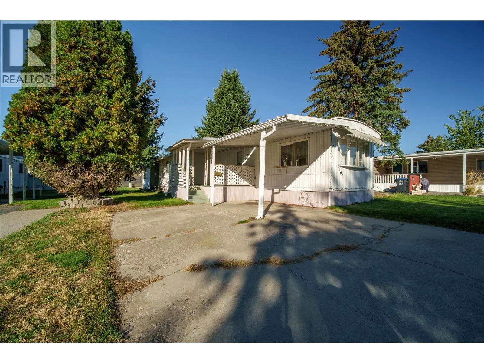 Photo 1 of 39 at #207 – 197 Dauphin Avenue