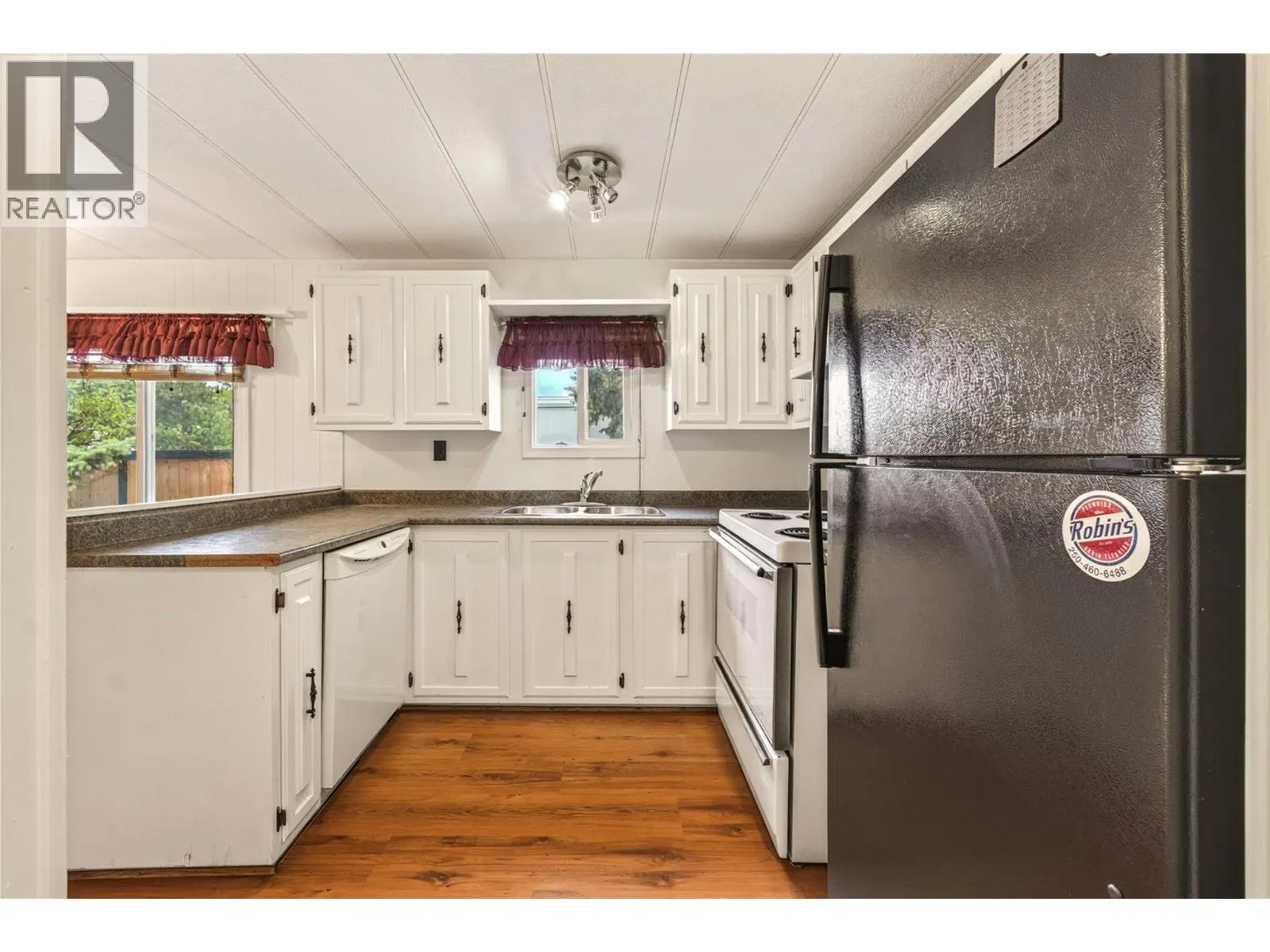 Photo 2 of 39 at #207 – 197 Dauphin Avenue