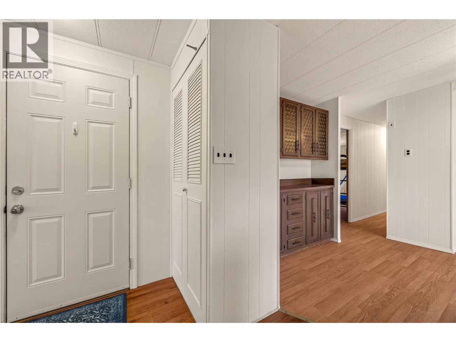 Photo 5 of 39 at #207 – 197 Dauphin Avenue