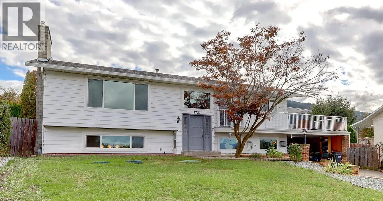 5723 Richards Crescent