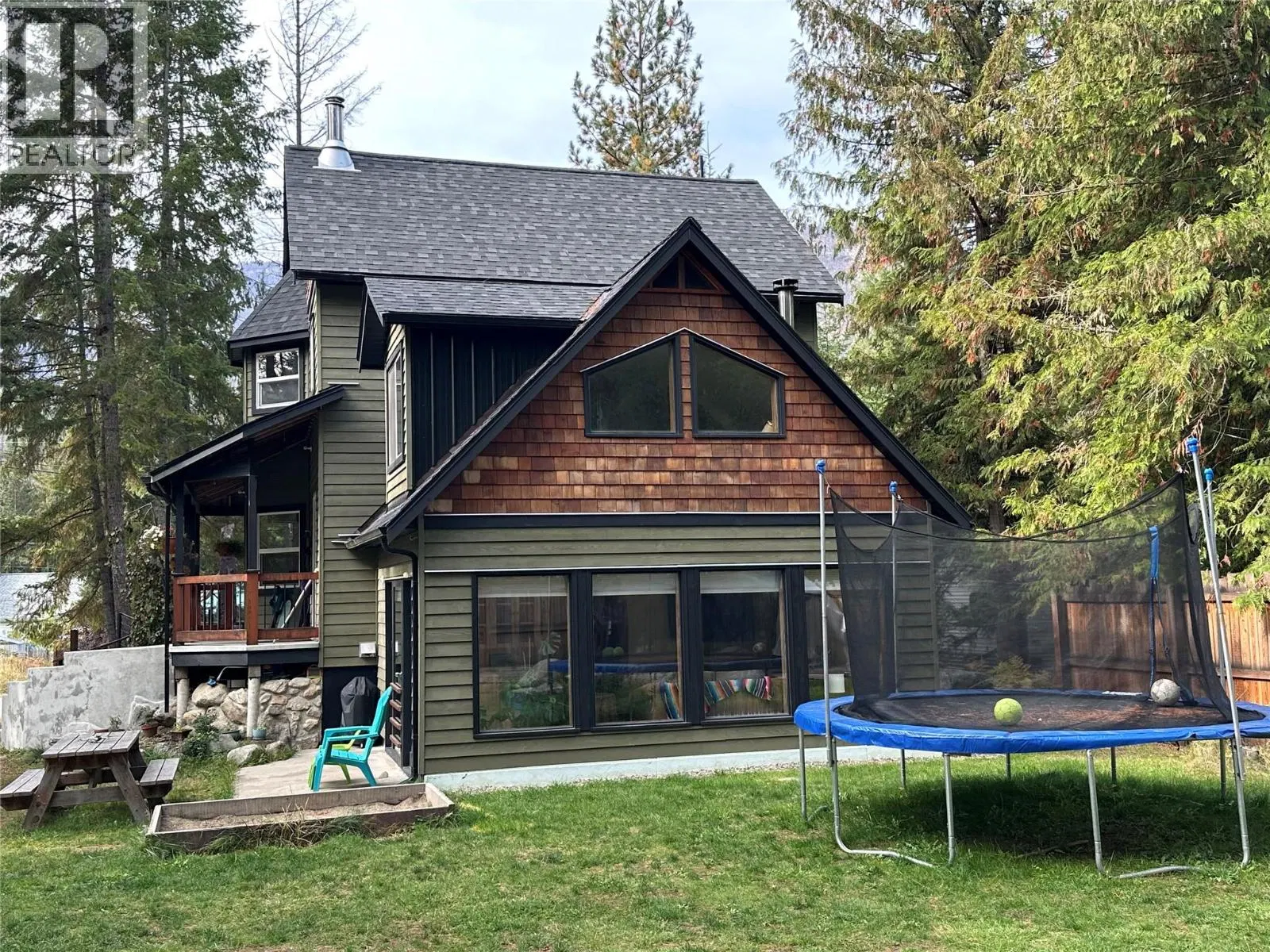 1112 HUME Street