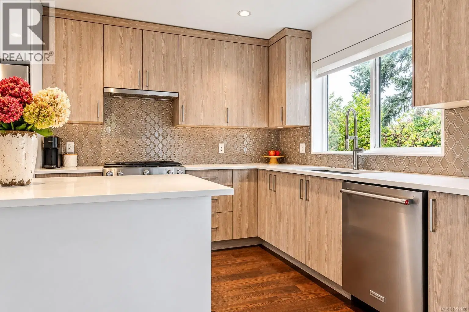 #7 – 1032 Cloverdale Avenue