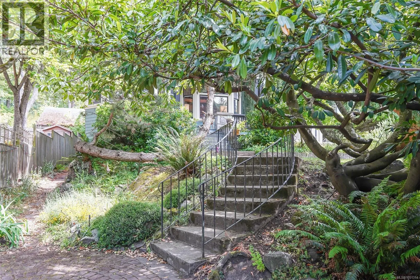 Photo 3 of 69 at 1377 Rockland Avenue