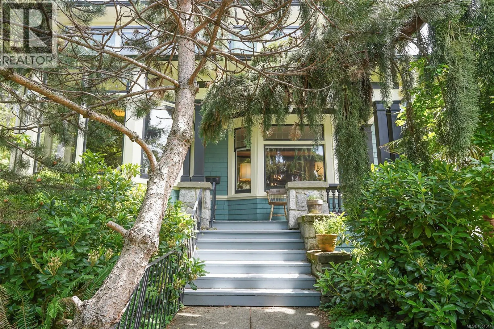 Photo 5 of 69 at 1377 Rockland Avenue