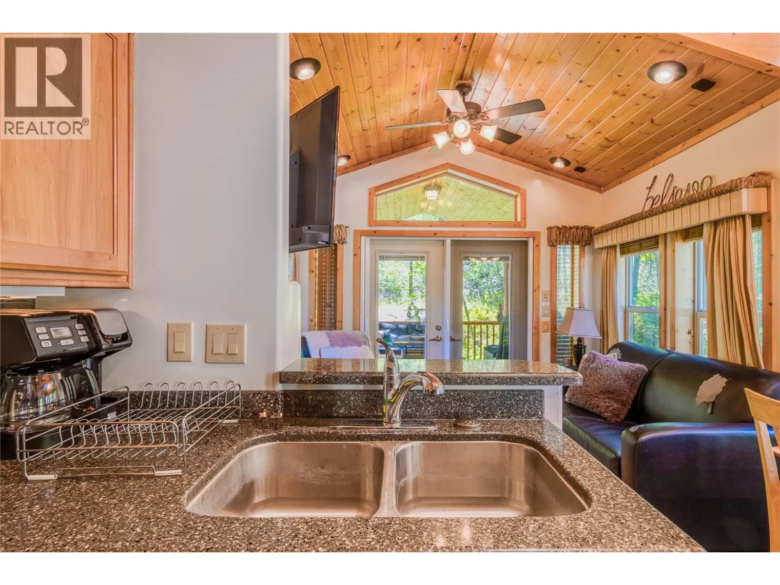Photo 4 of 41 at #39 – 4835 Paradise Valley Drive