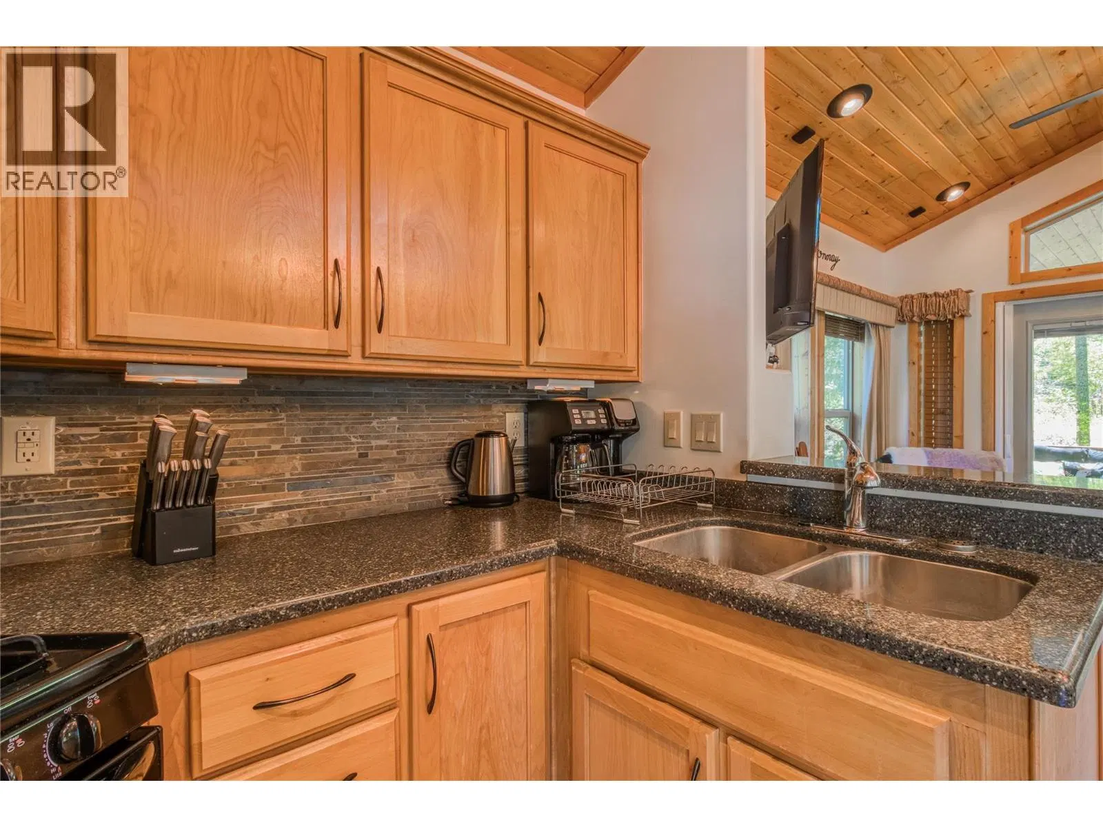 Photo 5 of 41 at #39 – 4835 Paradise Valley Drive