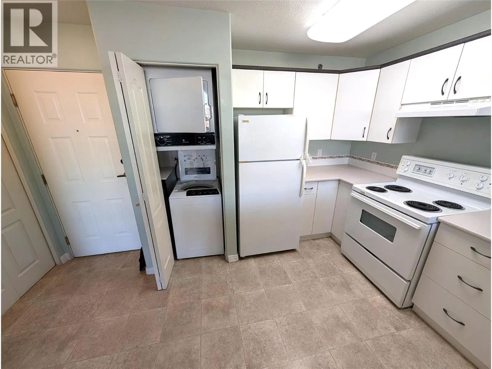 Photo 4 of 15 at #411 – 554 Seymour Street