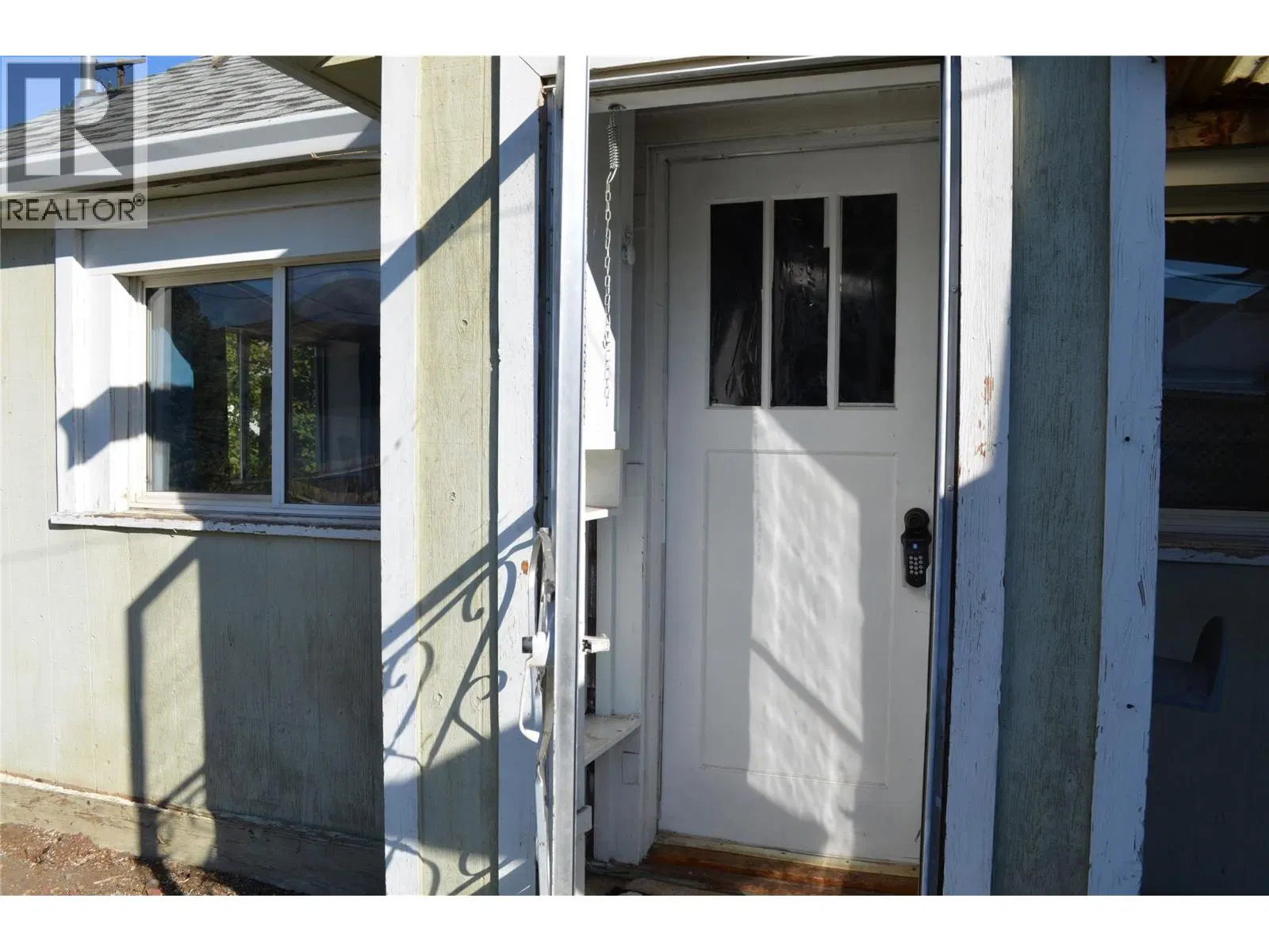 Photo 3 of 18 at 310 Bancroft Street