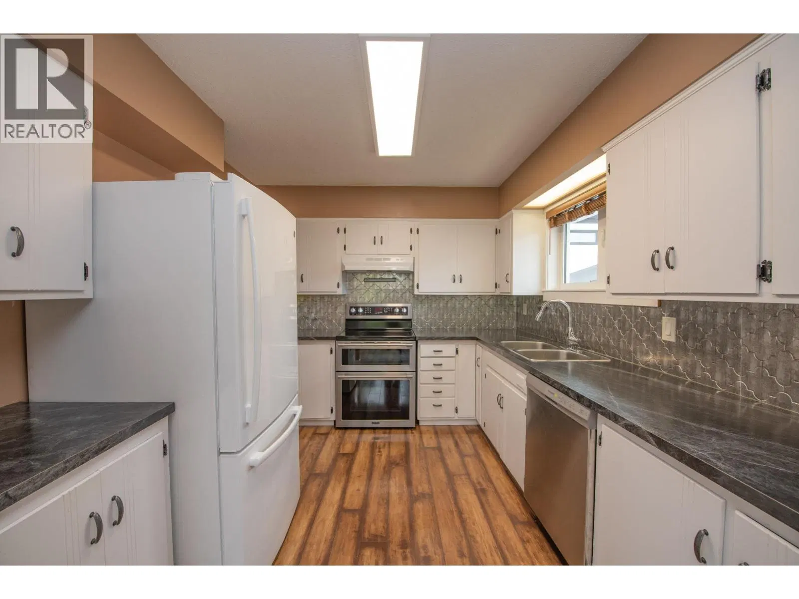 Photo 2 of 78 at 2855 Burns Avenue
