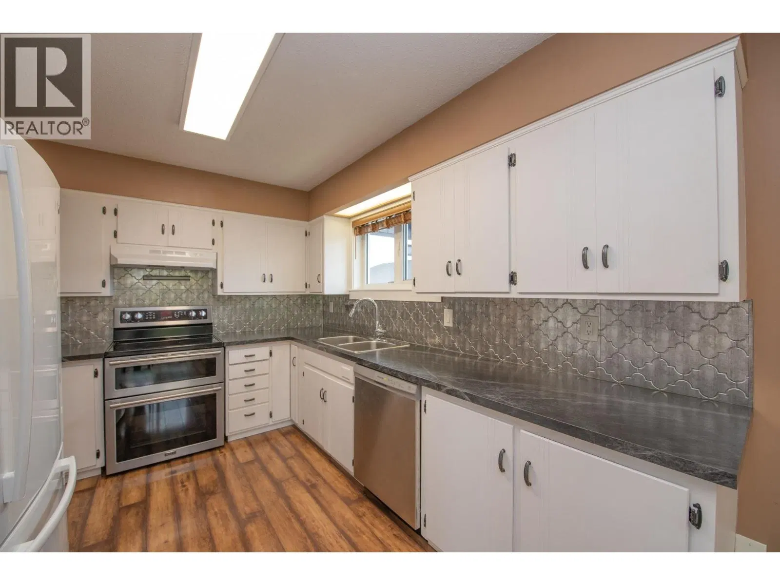 Photo 4 of 78 at 2855 Burns Avenue
