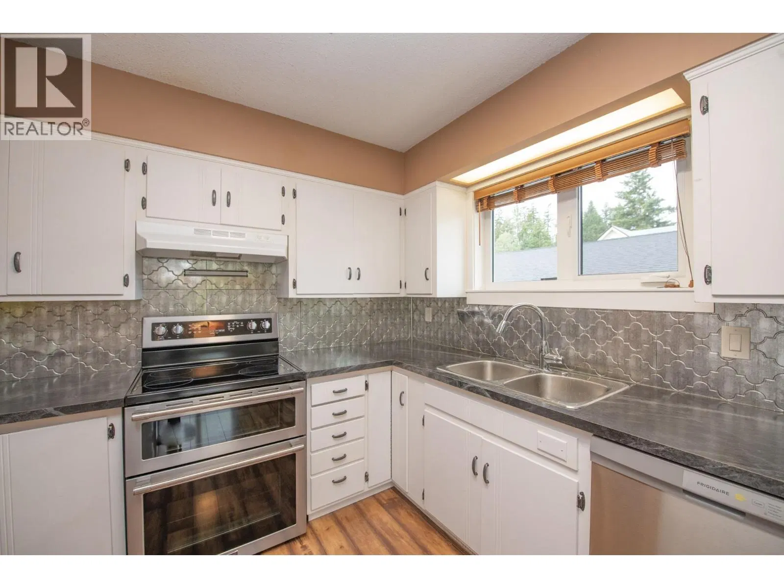 Photo 5 of 78 at 2855 Burns Avenue