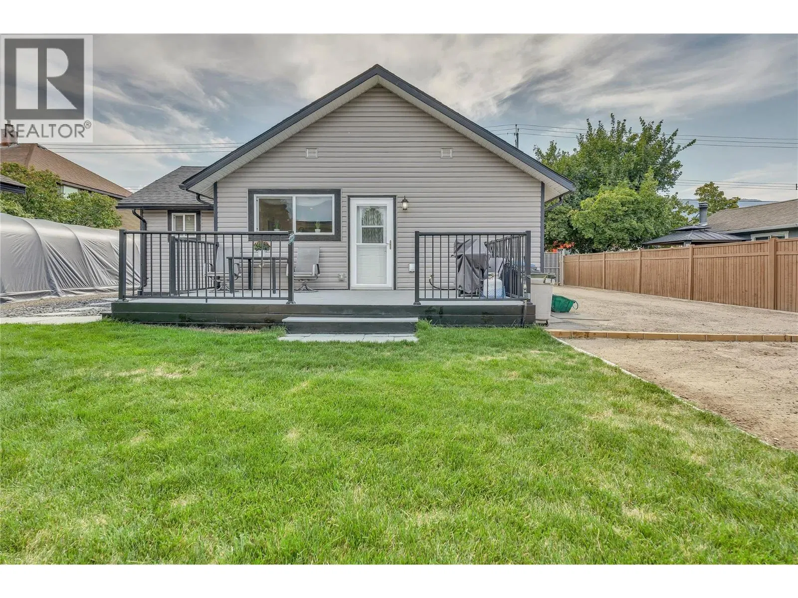 Photo 3 of 38 at 507 Duncan Avenue