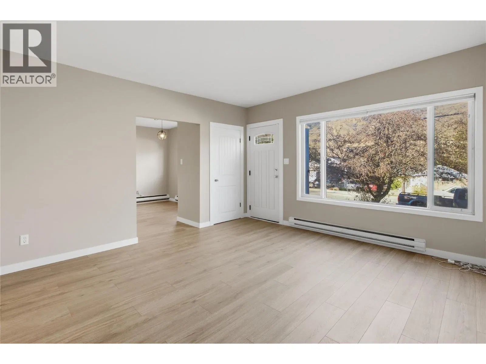 Photo 2 of 43 at 2231/2233 Valleyview Drive