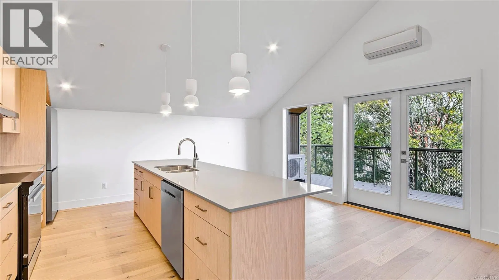 Photo 4 of 43 at #2 – 1721 Adanac Street