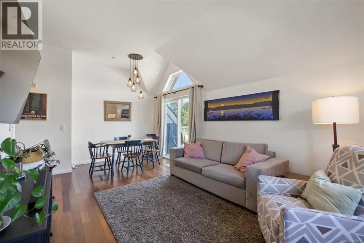 Photo 5 of 29 at #410 – 663 Goldstream Avenue