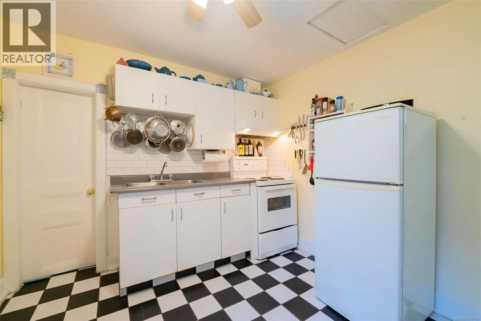 Photo 4 of 27 at 660 Albert Street