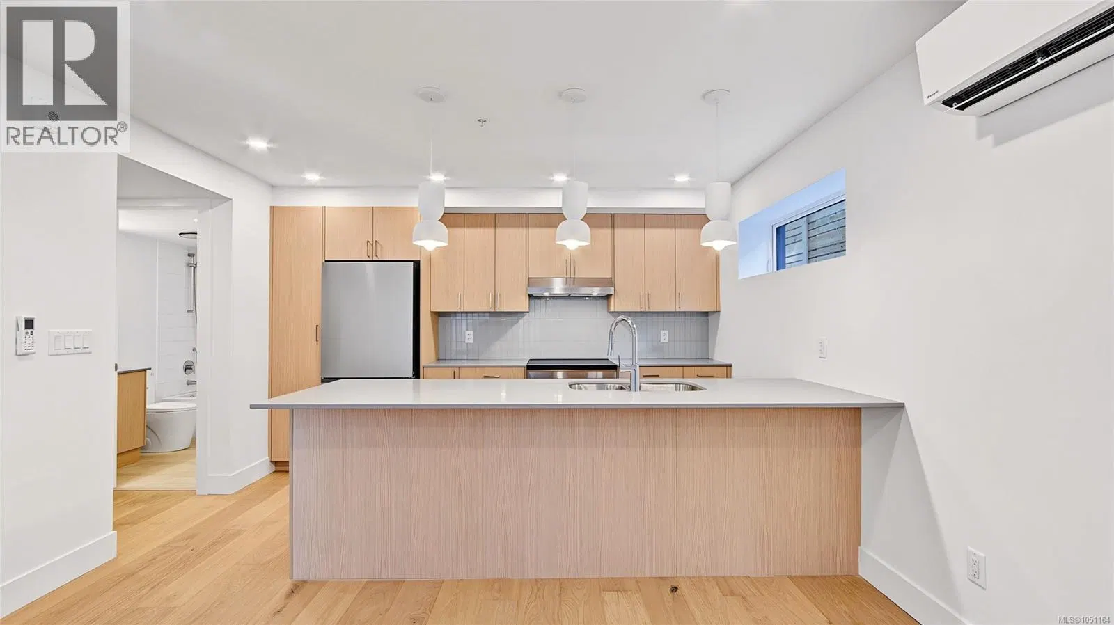 Photo 4 of 24 at #3 – 1721 Adanac Street