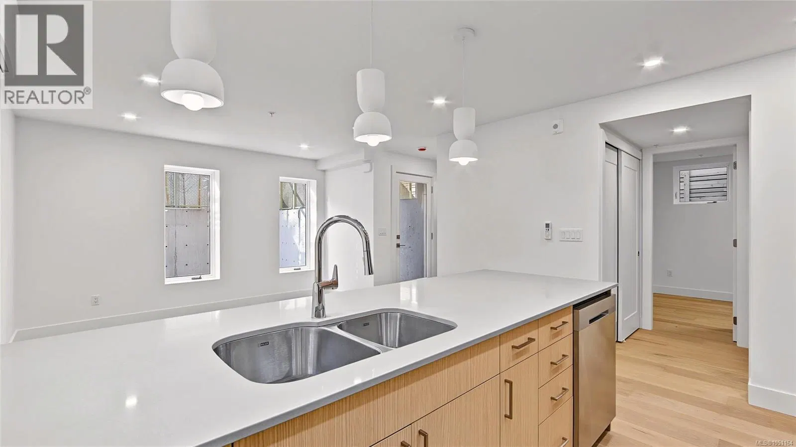 Photo 5 of 24 at #3 – 1721 Adanac Street