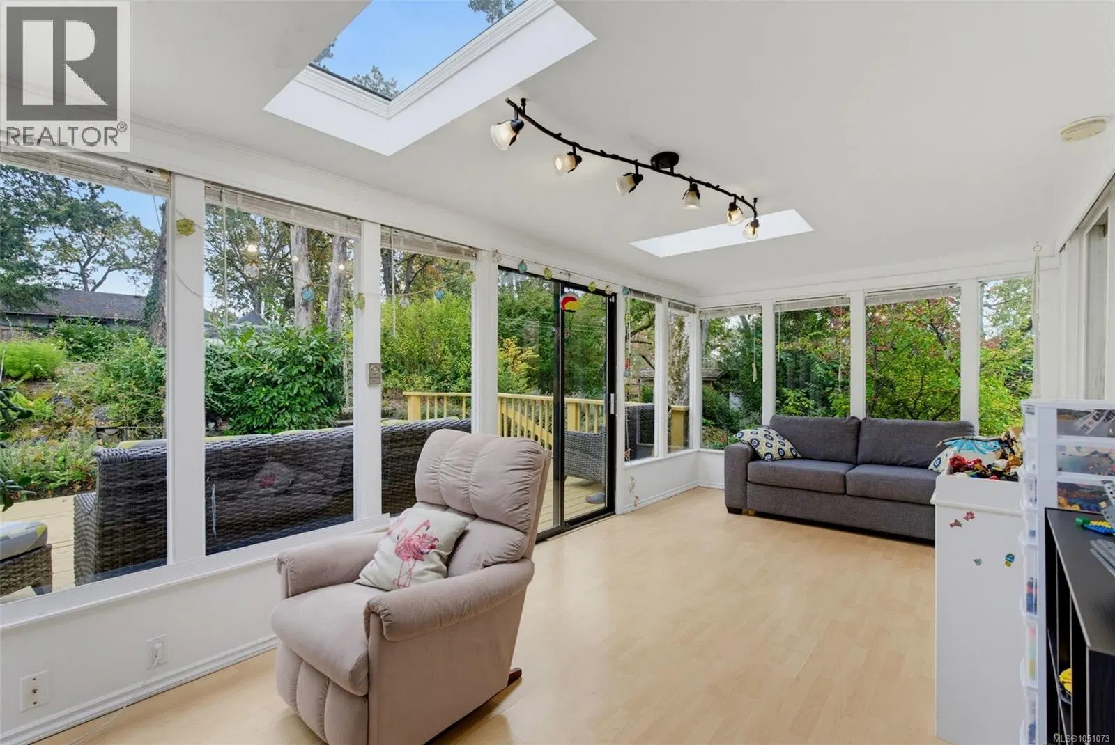 Photo 3 of 40 at 14 Eaton Avenue