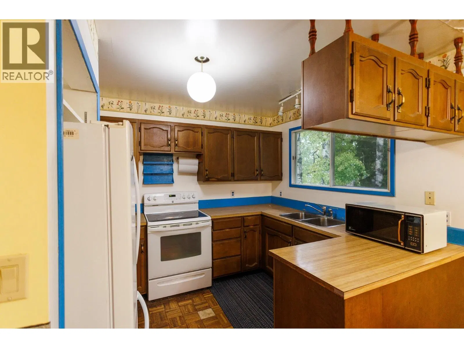 Photo 5 of 27 at 2504 KERR Street