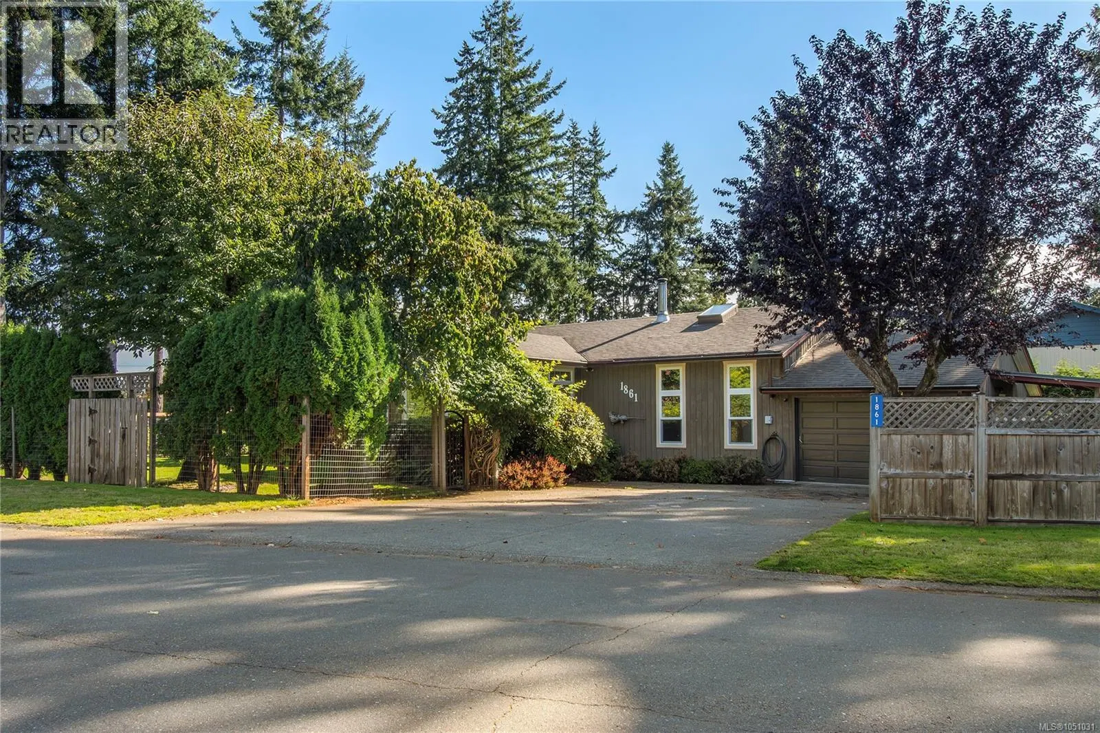 1861 Carlyle Crescent
