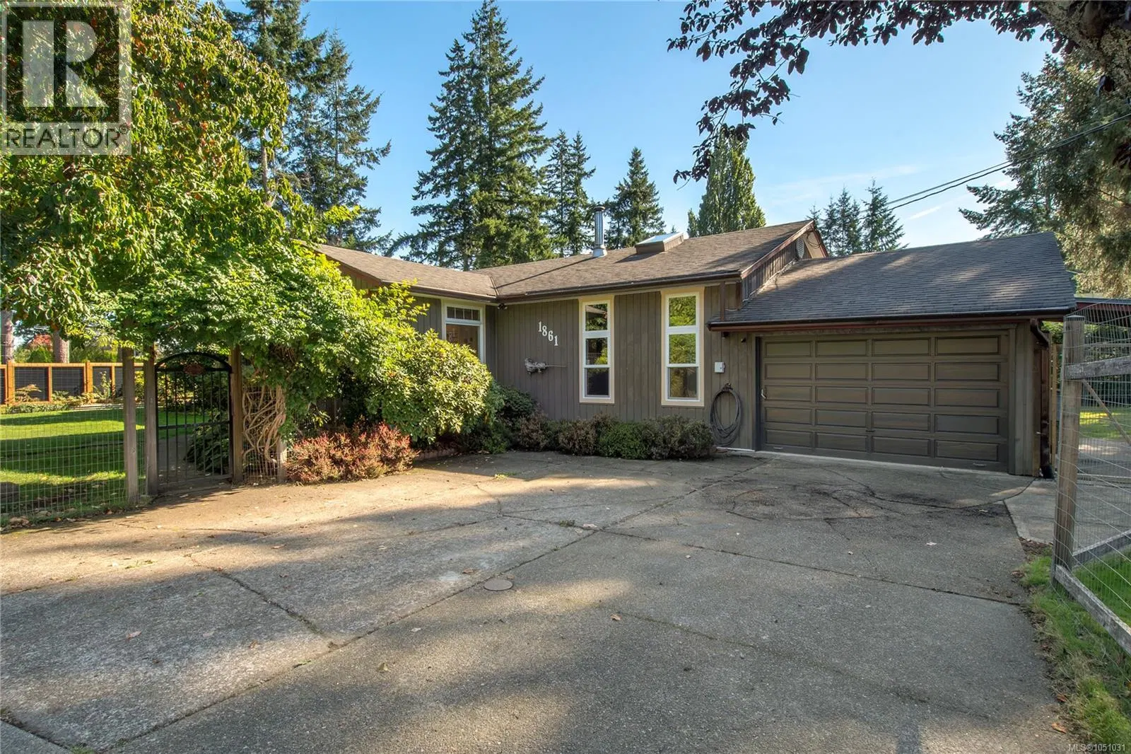 Photo 2 of 55 at 1861 Carlyle Crescent