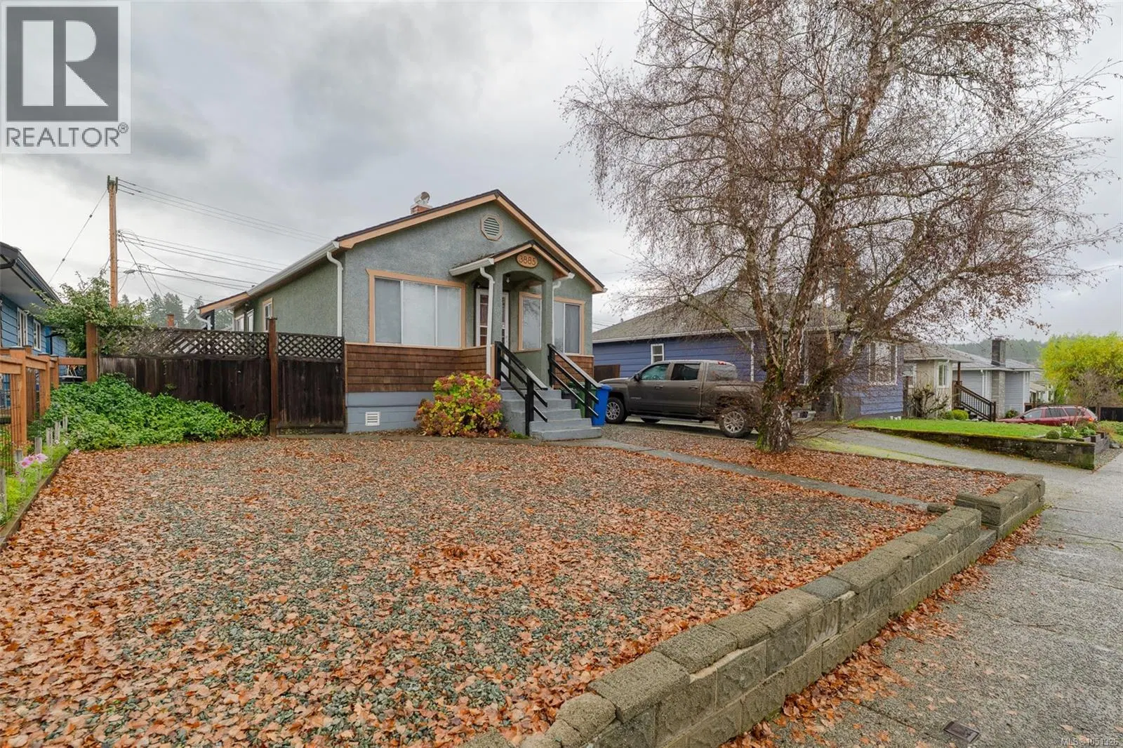 Photo 2 of 28 at 3885 14th Avenue