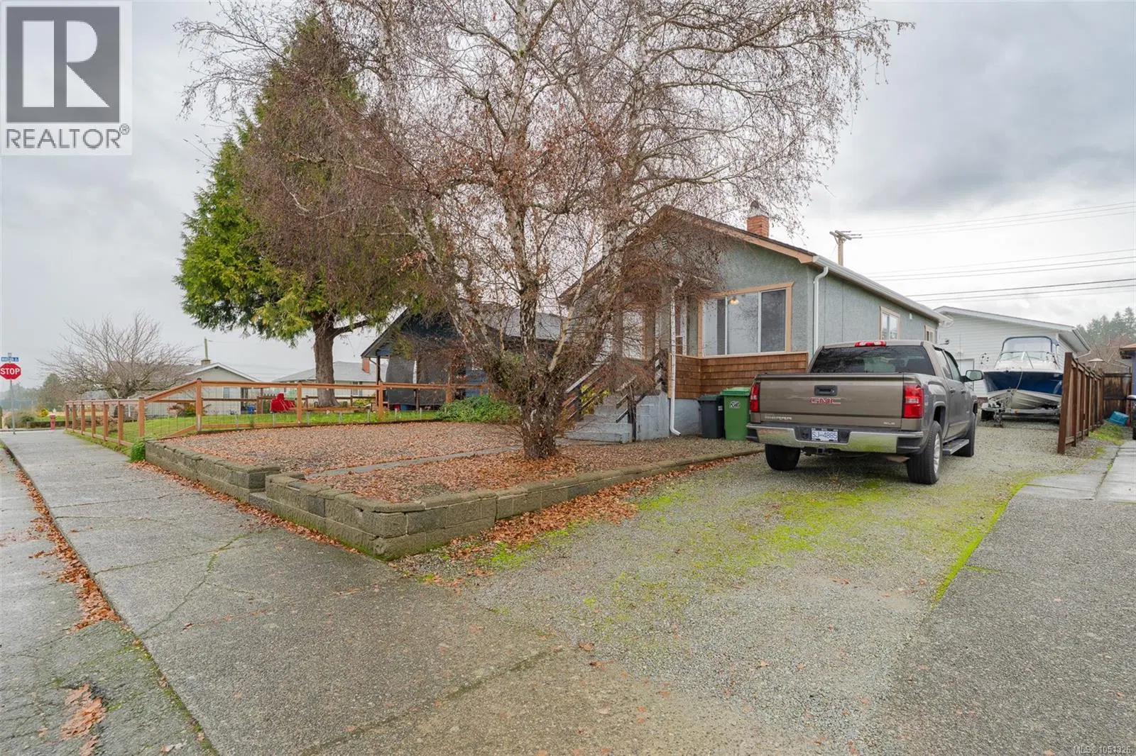 Photo 3 of 28 at 3885 14th Avenue