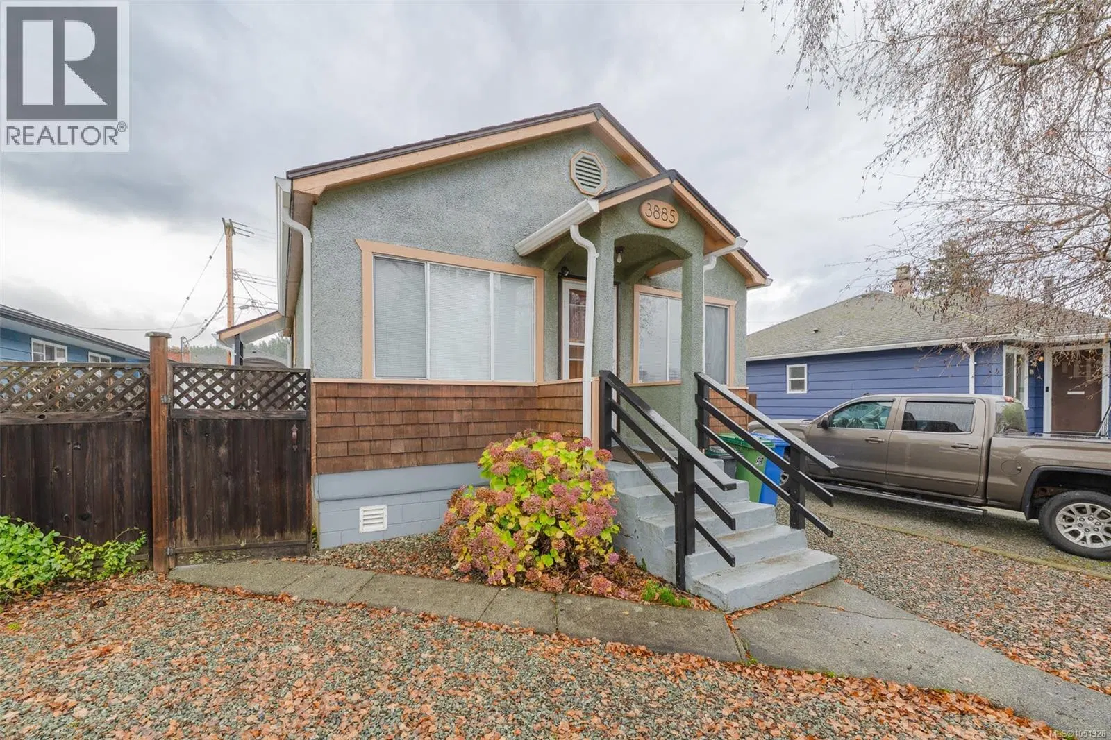 Photo 4 of 28 at 3885 14th Avenue