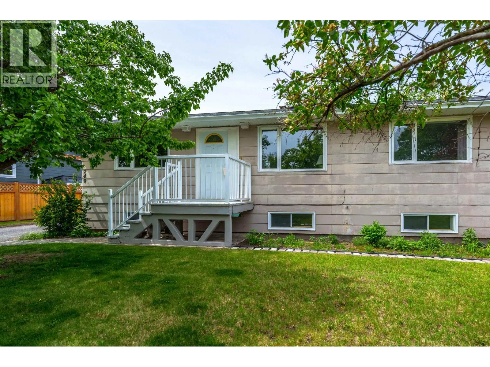 240 DOGWOOD Avenue