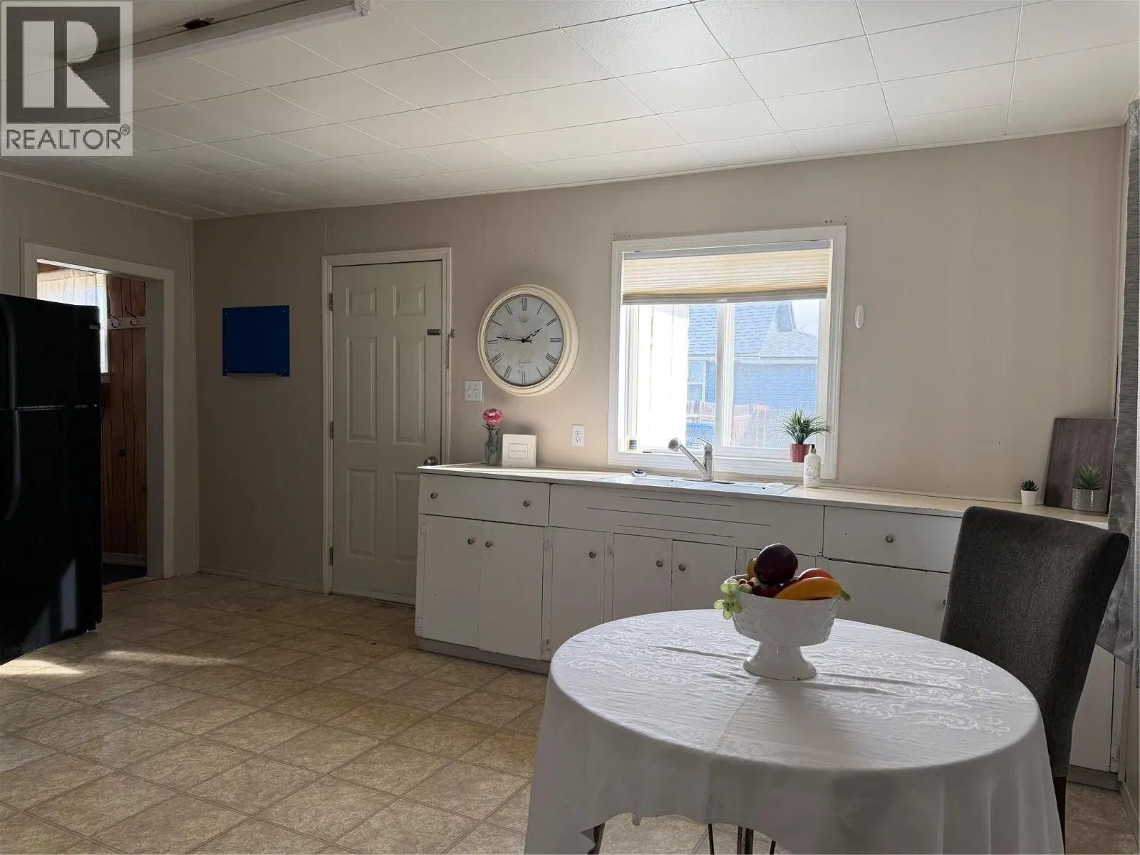 Photo 5 of 15 at 1009 95 Avenue