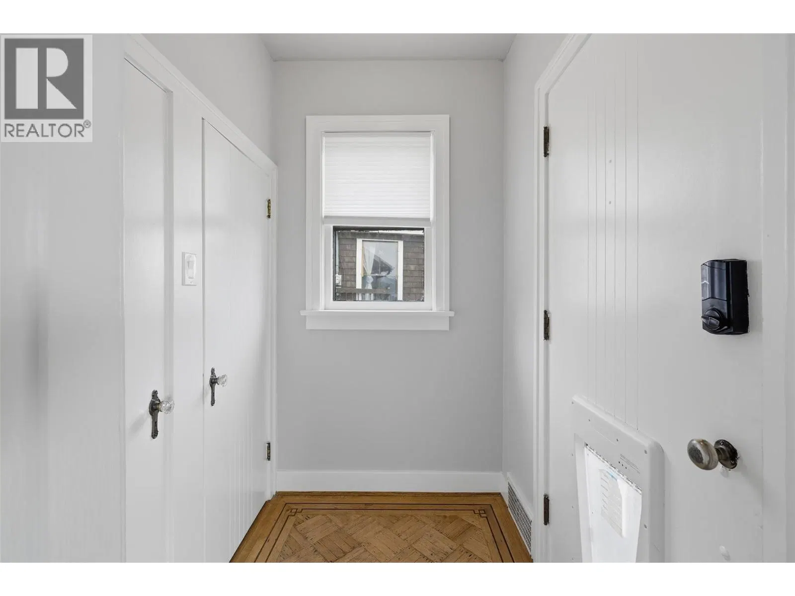 Photo 5 of 59 at 275 SEYMOUR  W Street