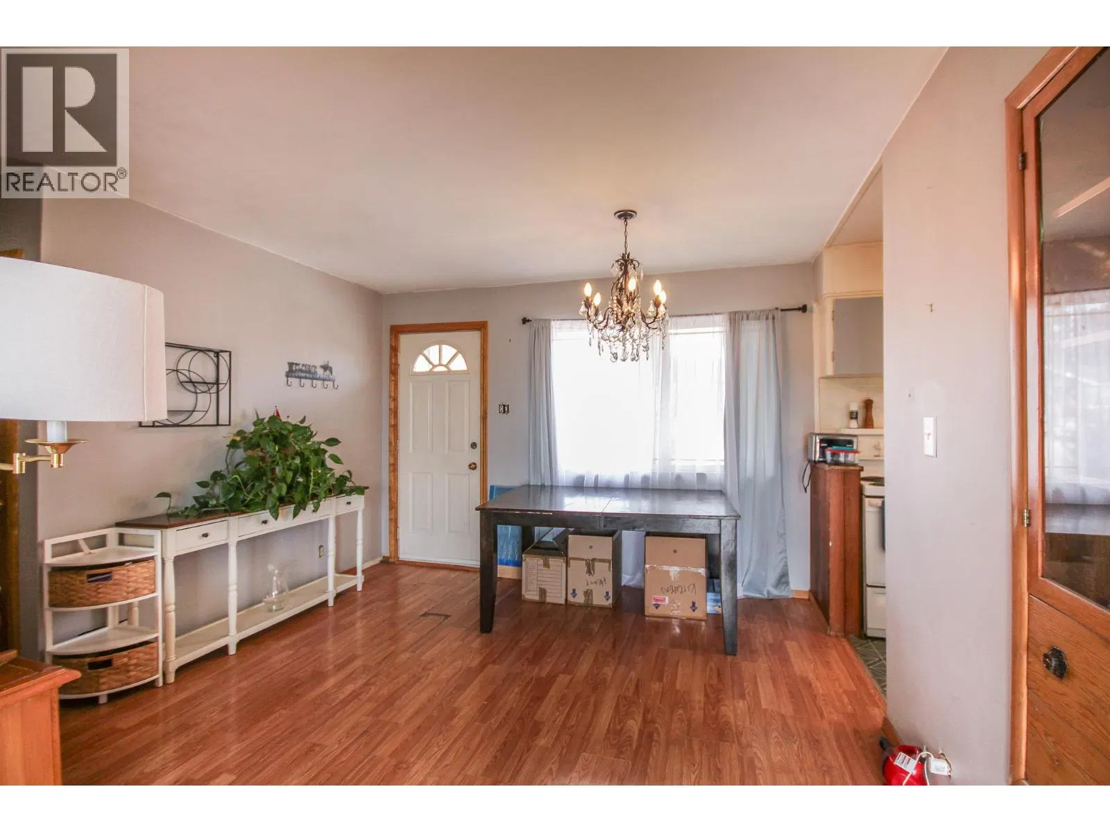 Photo 4 of 14 at 1621 95 Avenue
