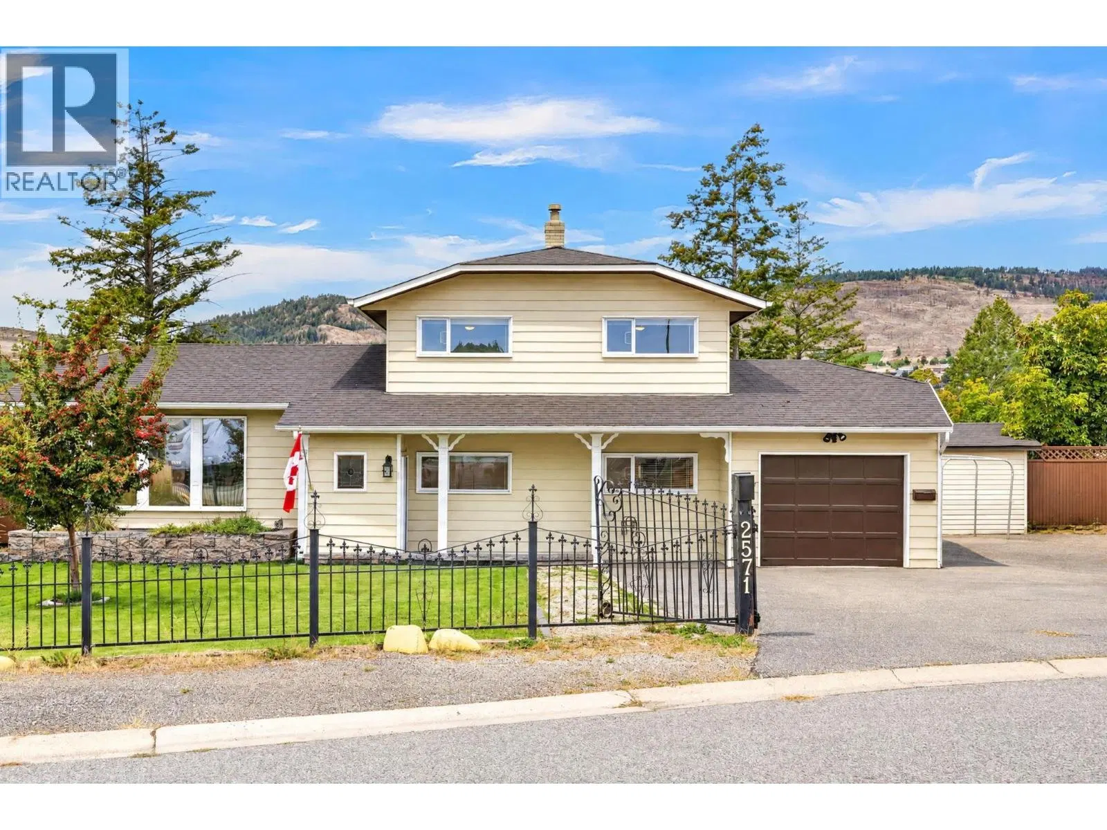 Photo 4 of 57 at 2571 Pineridge Place
