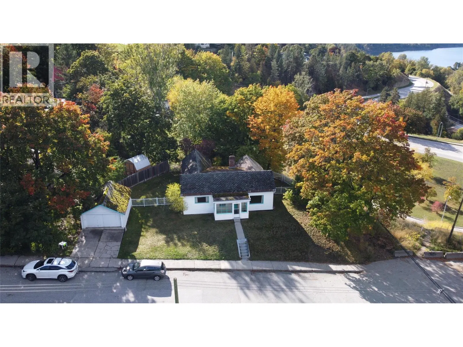 Photo 2 of 46 at 1002 Kootenay Street