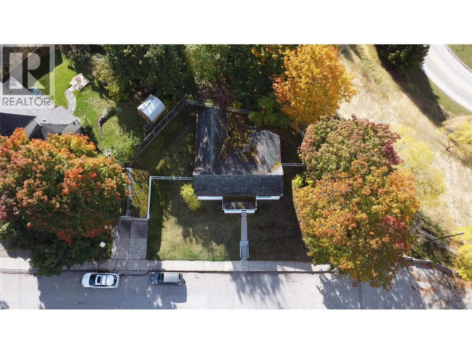 Photo 4 of 46 at 1002 Kootenay Street